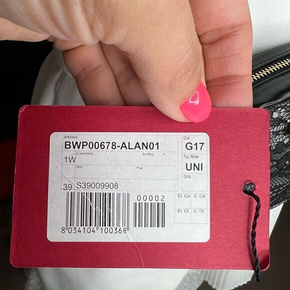 NWT Valentino Garavani lace mini bag. Valentino logo outside. Zipper on top. 3x4 - Picture 8 of 10